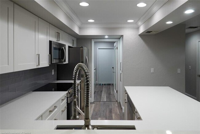 Foto del edificio - 1561 Lakeview Dr