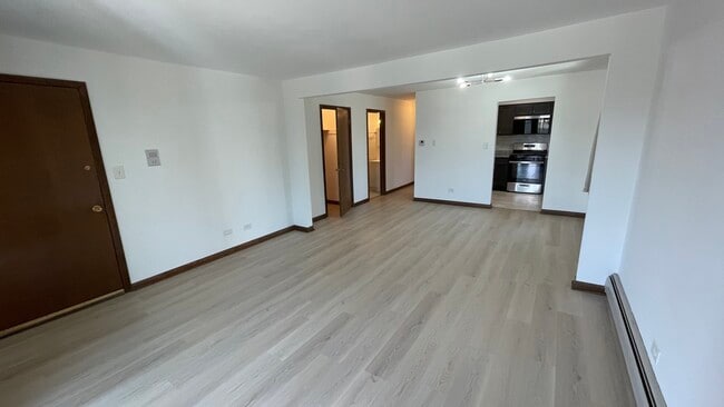 Foto del edificio - 4532 Maple Ave