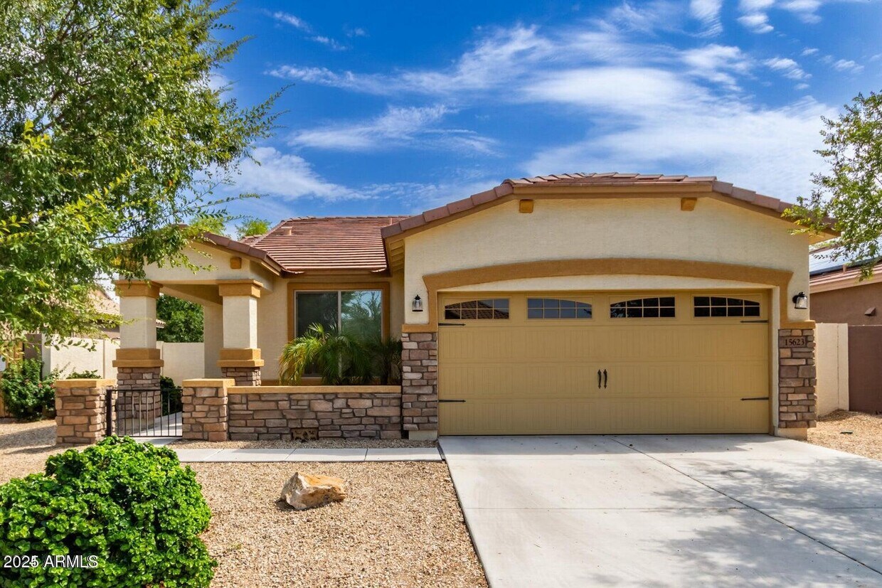 Foto principal - 15623 W Devonshire Ave