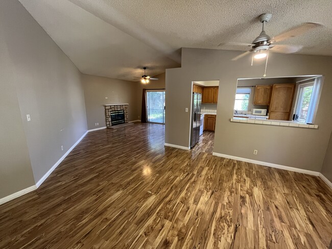 Building Photo - 1061 Shadelands Ct