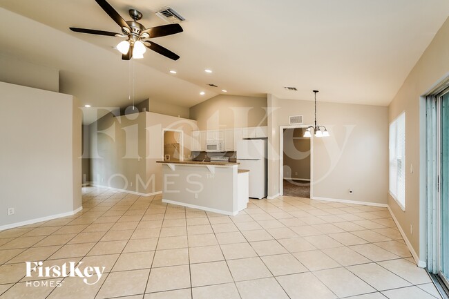 Building Photo - 715 Bennington Dr