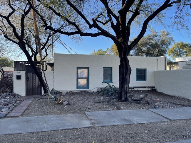 Foto del edificio - 2548 E 3rd St