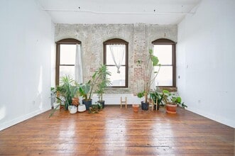 Building Photo - 5 Delavan St