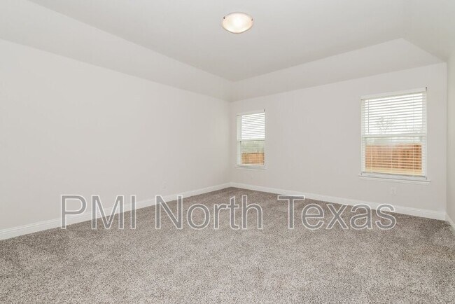 Foto del edificio - 715 Parrino pkwy