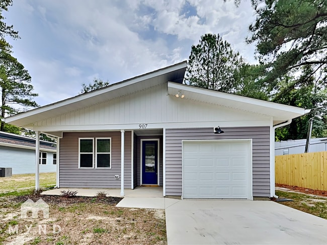 Building Photo - 907 East St