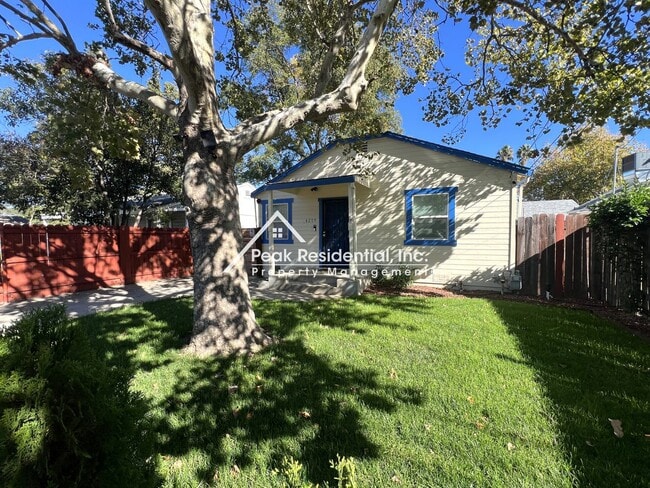 Foto del edificio - Nicely Updated 2bd/1ba House With Large Yard!