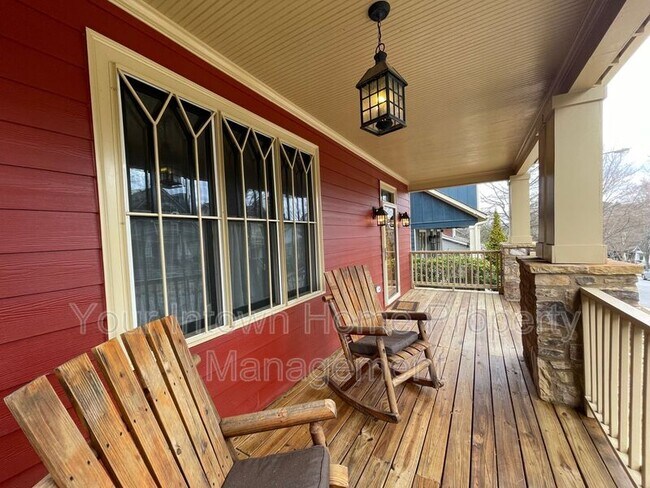 Building Photo - 1365 Benteen Park Dr SE