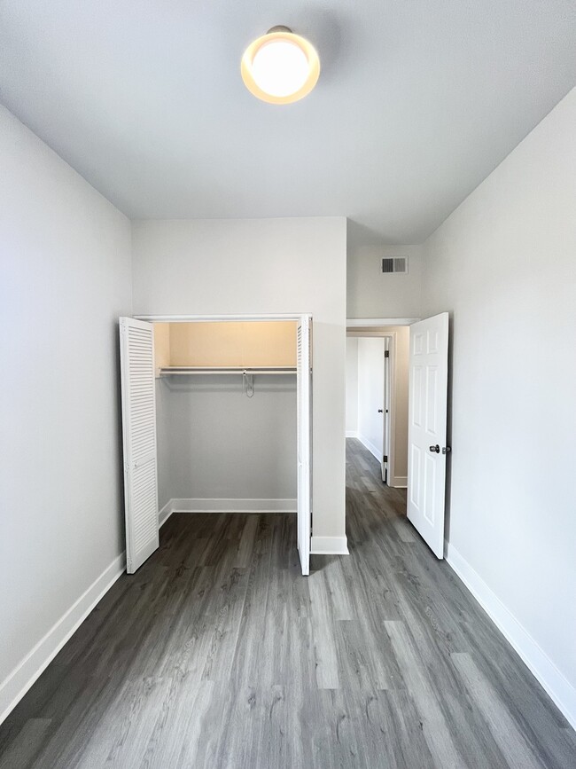 Building Photo - 2258 S Sacramento Ave