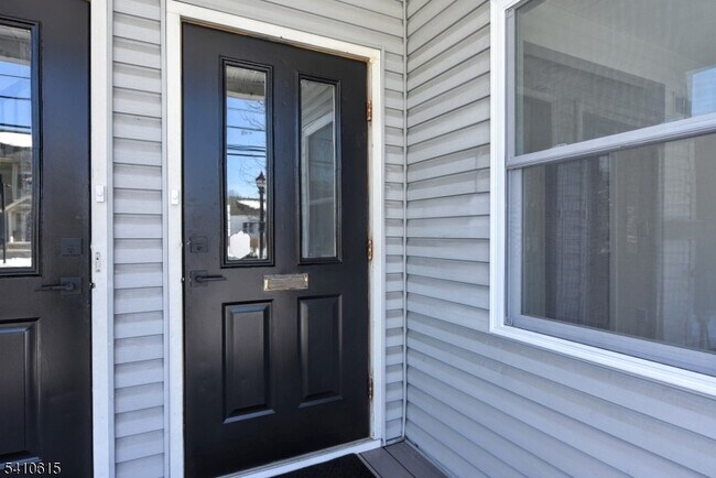 Foto del edificio - 383 Lafayette Ave