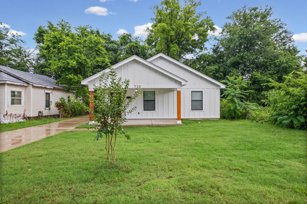 Photo - 720 LIPFORD ST