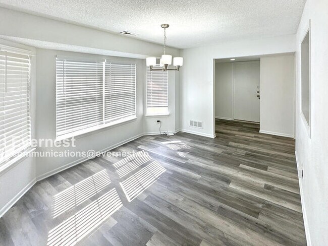 Foto del edificio - 1300 NW Willow Dr