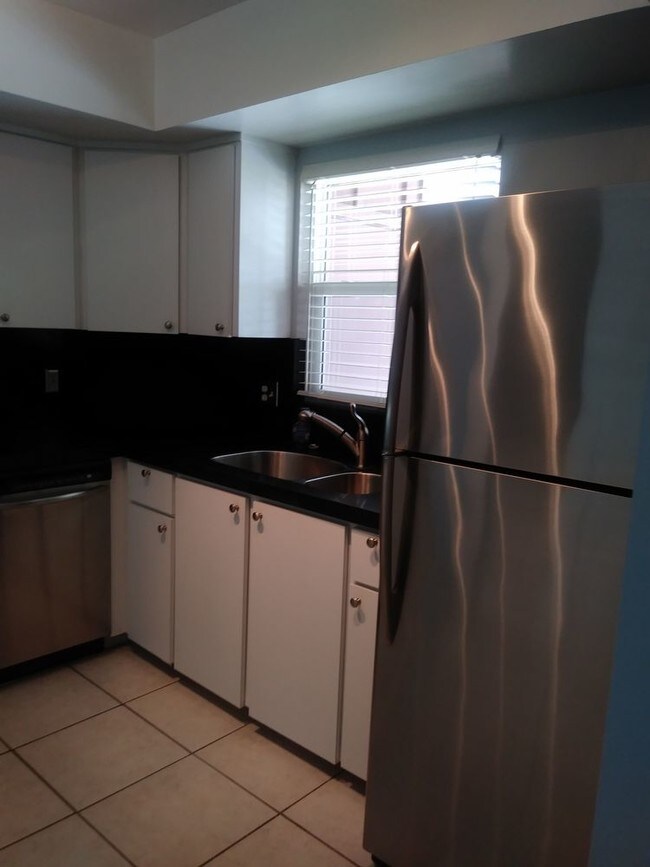 Foto del edificio - Beautiful 2 bedroom/2 bath duplex