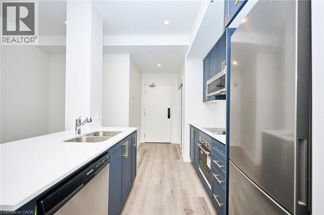 Building Photo - 461 Green Rd