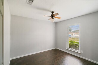 Building Photo - 11215 Birchwood