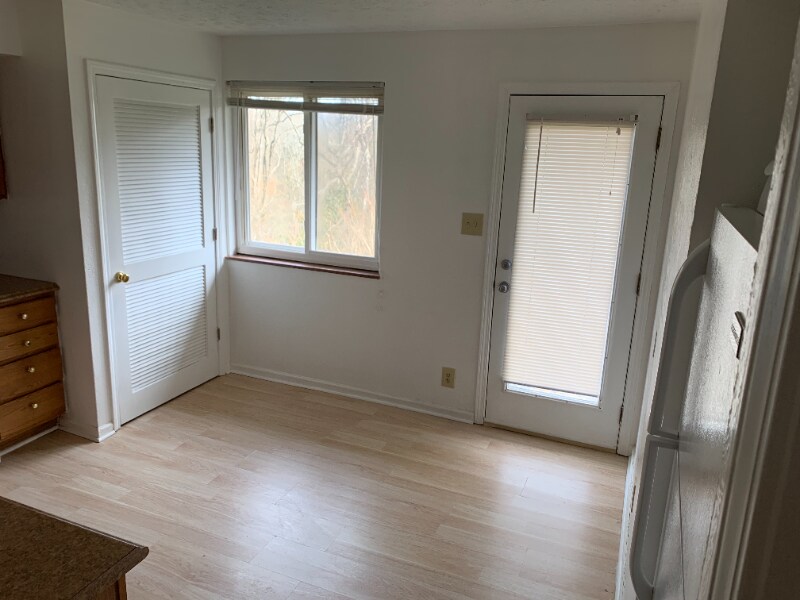 Foto principal - 490 E Red Bud Rd