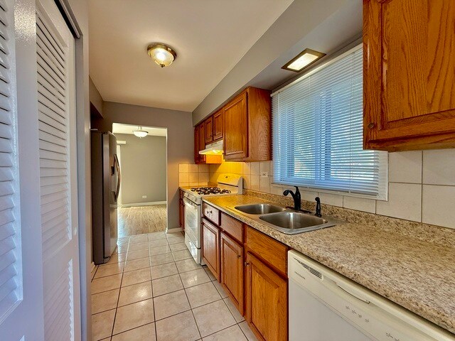 Foto del edificio - 9117 Barberry Ln