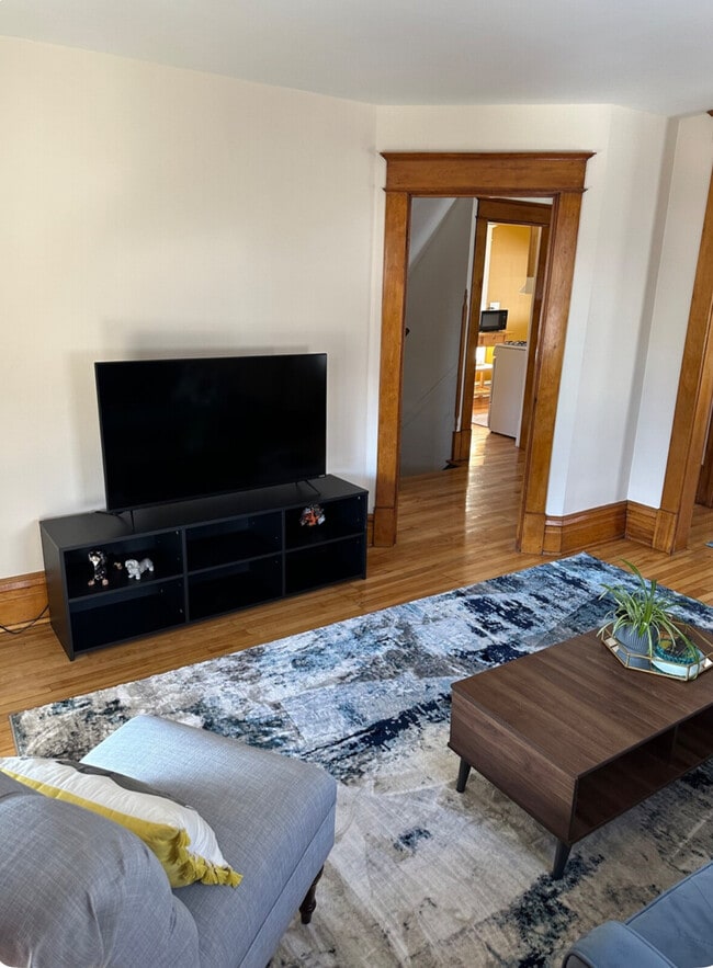 Main living area - 205 George St W