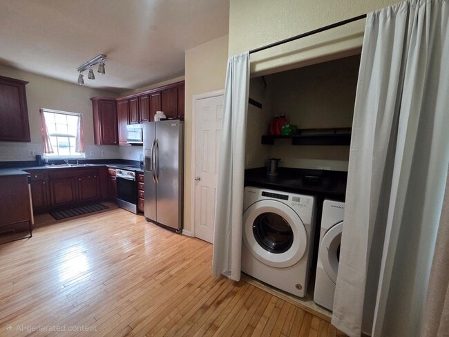 Foto del edificio - 3BD/3.5BA Townhouse in Town Center!  with Garage and Patio- First Floor Primary Suite