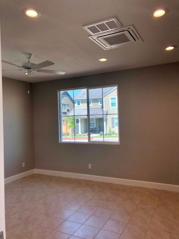 Foto del edificio - 614 Crocker Ln