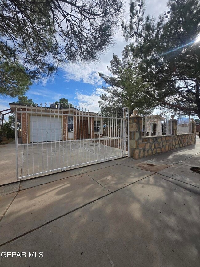 Building Photo - 6230 Arch Bridge Dr