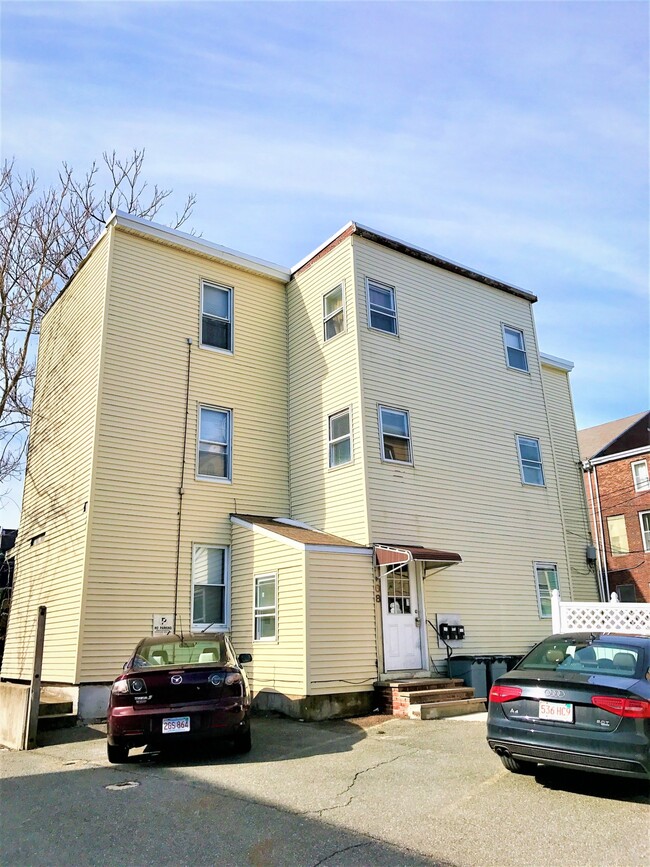 Building Photo - 68 Gore St