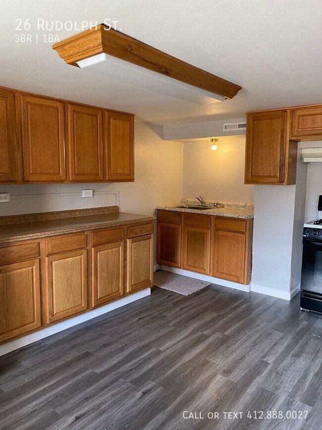 Building Photo - 3 bedroom 1 bath Mckees Rocks