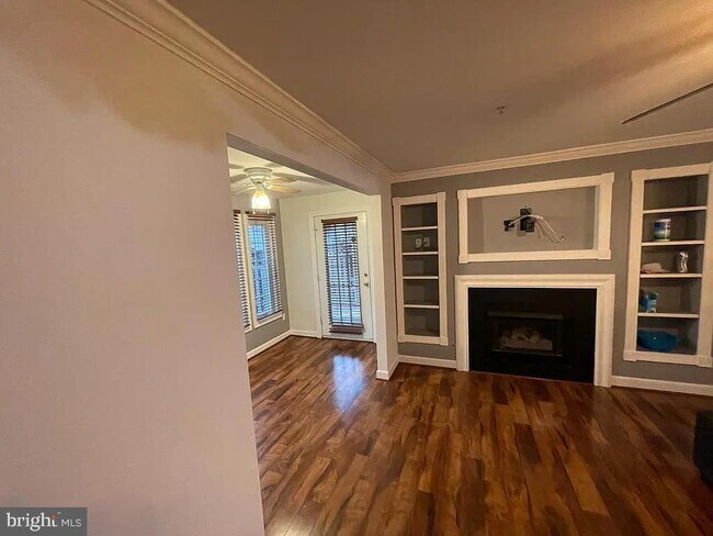 Foto del edificio - 8303 Bluebird Way