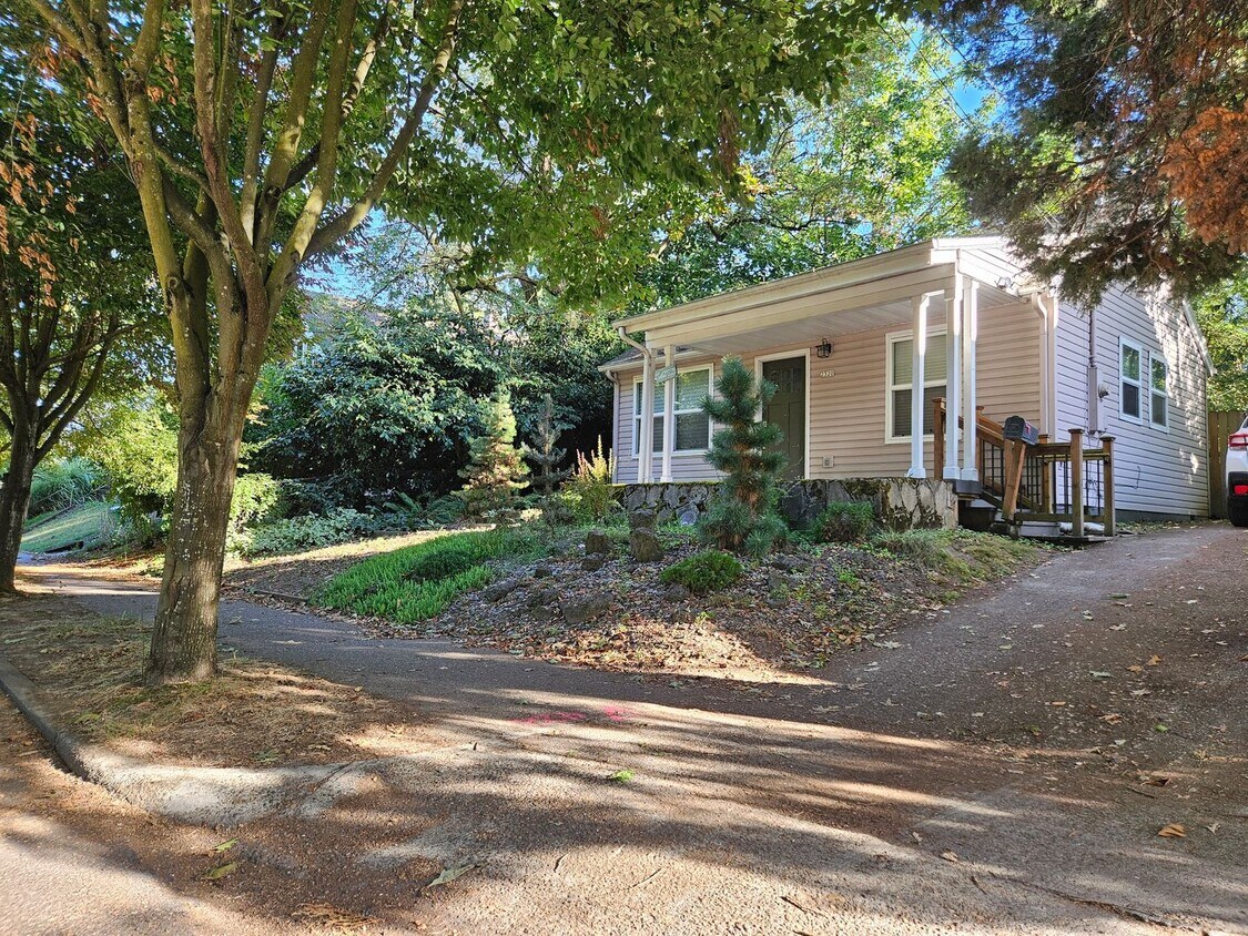 Primary Photo - Move-in Special! No Deposit + $500 Off Ren...
