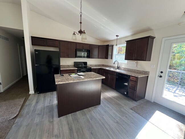 Building Photo - RARE FIND!