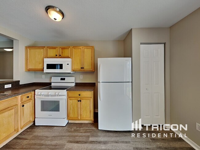 Building Photo - 9530 Simeon Dr