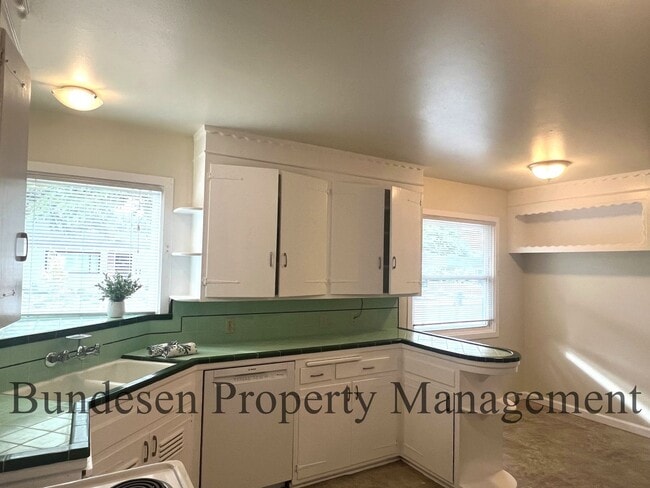 Building Photo - 3237 Midway Dr