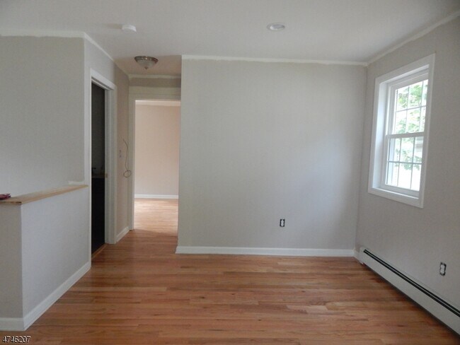 Building Photo - 56 Leo Ave