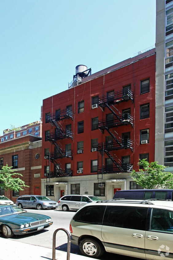 Foto del edificio - 213-215 W 18th St