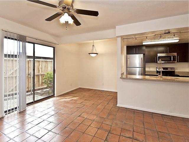 Foto del edificio - 5909 Birchbrook Dr