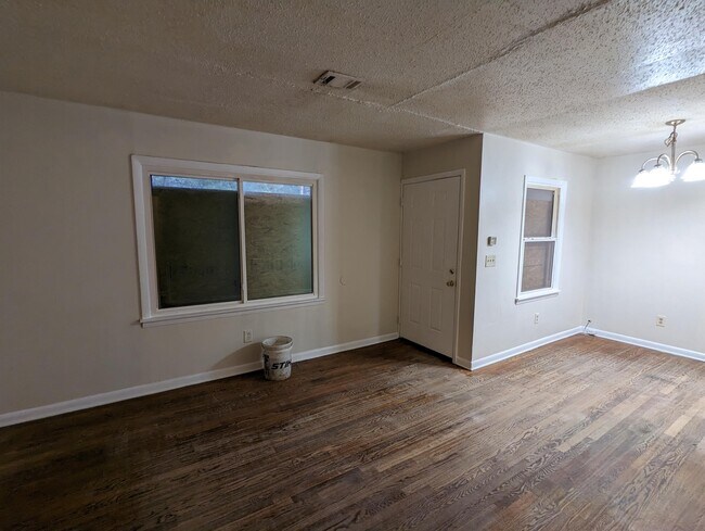 Building Photo - 2803 Marco Dr NW