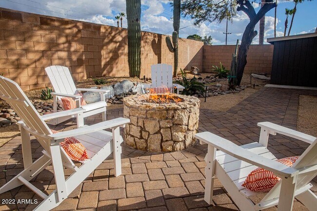 Foto del edificio - 1148 E Glenn Dr