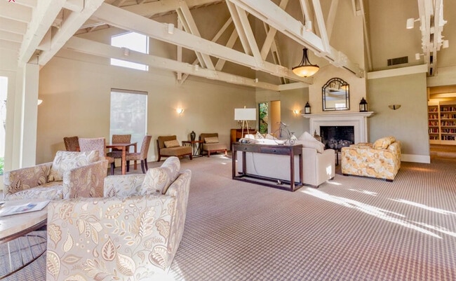 Clubhouse - 724 Woodside Ln E