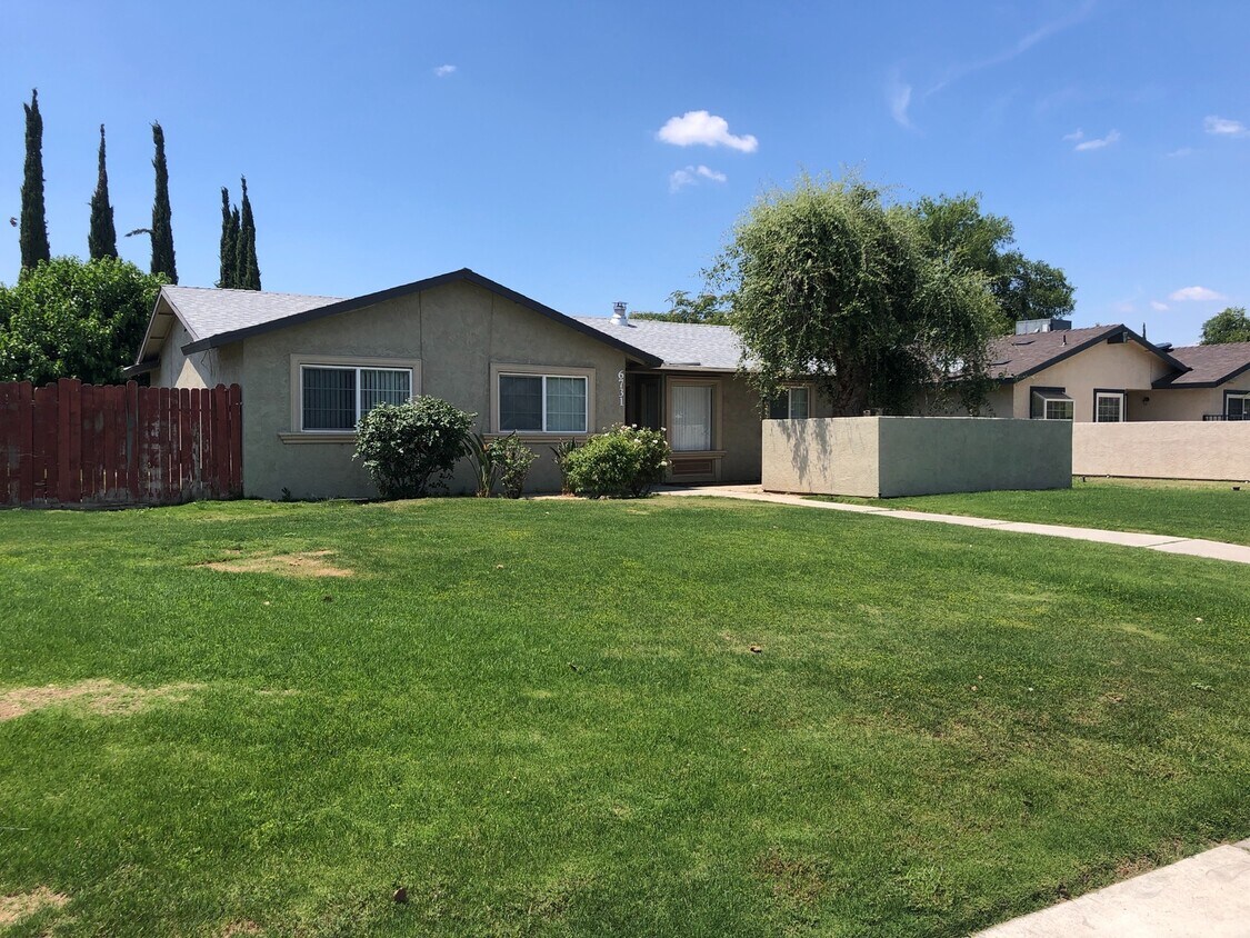 Primary Photo - SOUTHWEST BAKERSFIELD