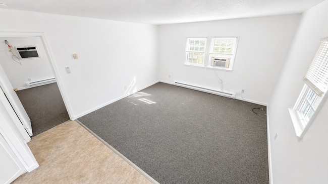 Building Photo - 2 Cedar Hill Cir