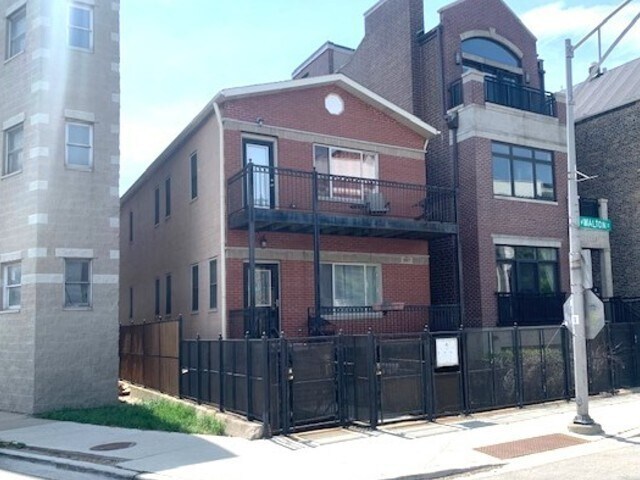 Primary Photo - 1327 W Walton St