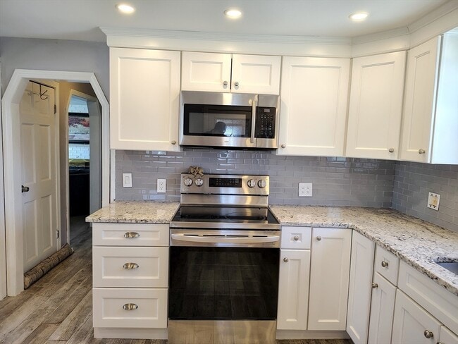 Building Photo - 74 Thurlow Ave