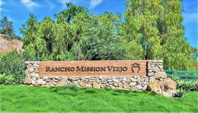 Building Photo - 2 Adelfa St