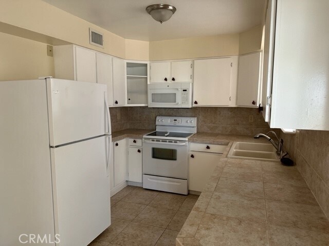 Foto del edificio - 26500 Burgess Way