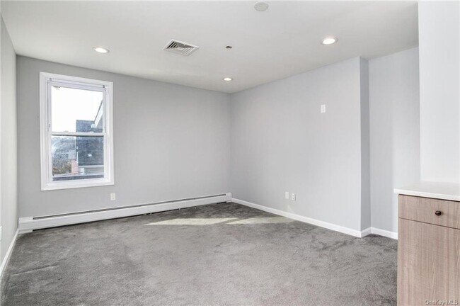 Foto del edificio - 3 Benson Ave