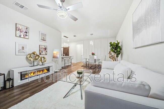 Foto del edificio - 5103 Rose Petal Ct