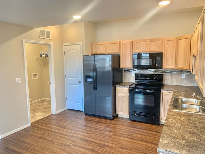 Foto principal - 3 Bed, 2.5 Bath Townhome in West Greeley. ...