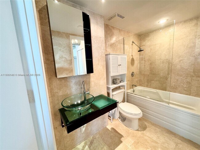 Foto del edificio - 690 SW 1st Ct