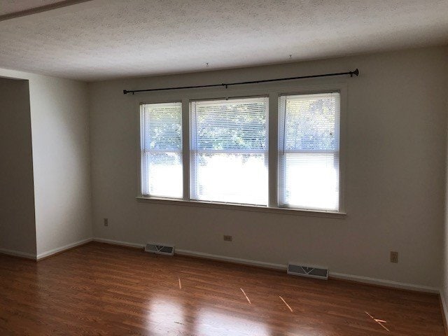 Building Photo - Charming 2 Bed, 2 Bath Rental Home in Fran...