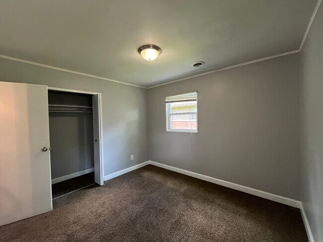 Building Photo - 354 Blackhawk Dr