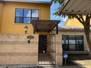 Building Photo - 1609 Saldana Ave